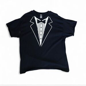 Black and white Gildan Tuxedo T-shirt Men’s Size XL